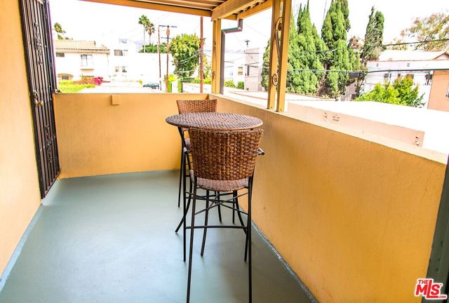 438 S Palm Drive, Beverly Hills CA: https://media.crmls.org/mediaz/01ab476a-ecd5-44a6-a17a-b1c1fcaab0f5.jpg