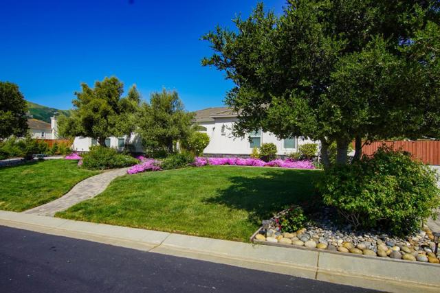 334 Paseo Gularte, San Juan Bautista CA: https://media.crmls.org/mediaz/01ac19a7-f531-414b-a93a-bab99a65a9ea.jpg