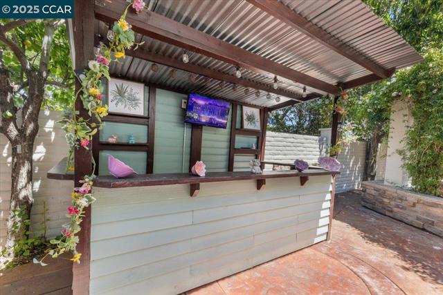 5497 Silver Sage Ct, Concord CA: https://media.crmls.org/mediaz/01ac2dc6-62f8-4784-a1ef-b7d23ca8b14a.jpg