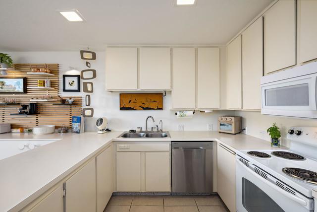 2501 N Whitewater Club Drive, Palm Springs CA: https://media.crmls.org/mediaz/01ac4149-c8bc-4770-baf0-8827e97569e5.jpg