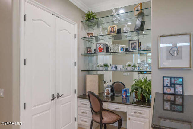 421 Whitegate Road, Thousand Oaks CA: https://media.crmls.org/mediaz/01ad1ad5-192d-481f-887a-772077b7208f.jpg