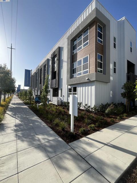 2007 Clement Avenue, Alameda CA: https://media.crmls.org/mediaz/01ad205c-3e95-4b15-88be-9e11a3f113bb.jpg