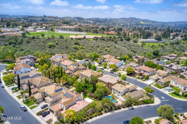 4566 Bluewood Court, Moorpark CA: https://media.crmls.org/mediaz/01ad7a1e-155b-45b2-b70d-1505f226fc38.jpg