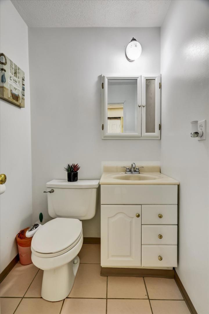https://media.crmls.org/mediaz/01ad957b-eb9c-4c34-9f99-6d0cbc5d310b.jpg?preset=X-Large