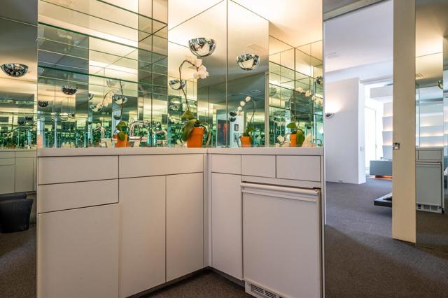 520 W ViA Lola, Palm Springs CA: https://media.crmls.org/mediaz/01ad9815-3150-4d65-acdc-3e5f0247e93b.jpg