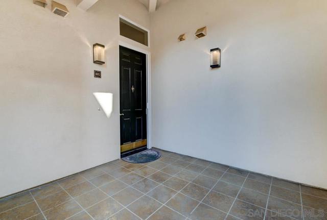 350 Nutmeg St, San Diego CA: https://media.crmls.org/mediaz/01add33b-4d5b-4342-bfc8-95a47418bc28.jpg