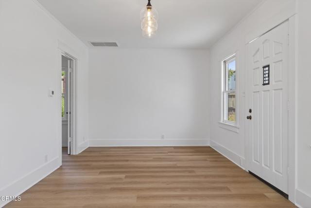 181 197 Klamath Street, Ventura CA: https://media.crmls.org/mediaz/01adefda-6d70-457b-9cb3-7a814ff14d1a.jpg
