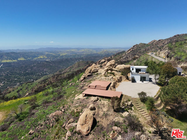 24641 Piuma Road, Malibu CA: https://media.crmls.org/mediaz/01ae0abf-bdbe-4c3e-816a-0b8788469a12.jpg
