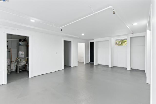 100 Byrne St, Daly City CA: https://media.crmls.org/mediaz/01ae3438-7c1a-4a29-92b9-d4bbb712b96c.jpg