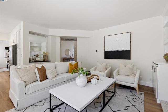 1687 Silverwood Ct, Danville CA: https://media.crmls.org/mediaz/01ae8159-ec5c-46a1-8483-decfc3fcd041.jpg