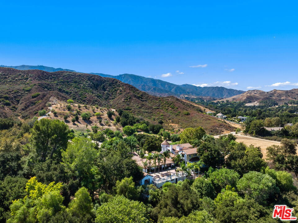 https://media.crmls.org/mediaz/01aef284-d0d7-4b04-9837-2633aebaf37a.jpg?preset=X-Large