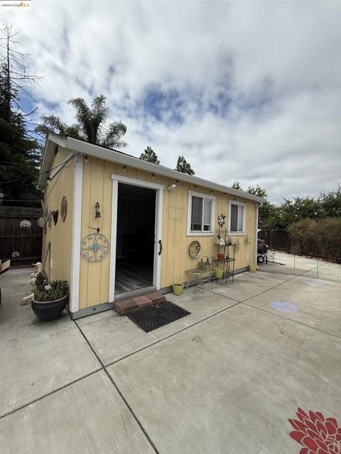 2821 Ponderosa Drive, Concord CA: https://media.crmls.org/mediaz/01af4d87-f149-46ee-8242-b869bde2e9c8.jpg