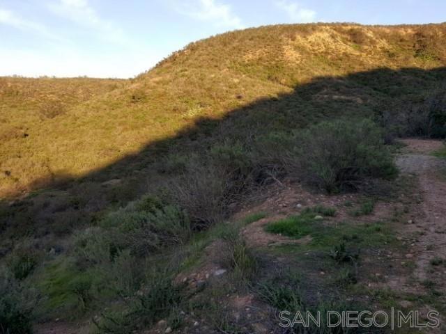 8209 Mesa Rd, Santee CA: https://media.crmls.org/mediaz/01b01e2b-4493-4b39-a498-4e837d2641b8.jpg