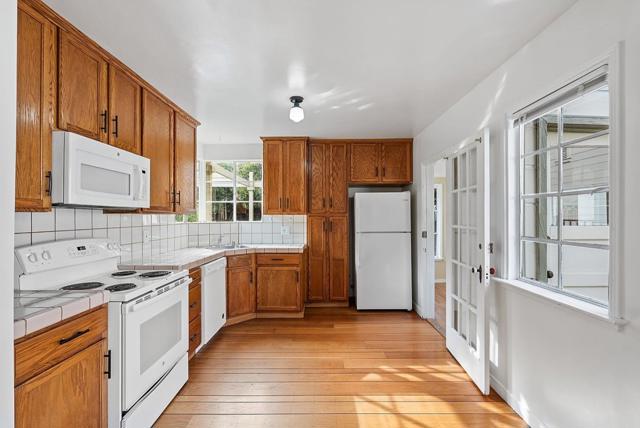 301 22nd Avenue, San Mateo CA: https://media.crmls.org/mediaz/01b05f94-c5ba-44fa-85ef-ec06b9a0480a.jpg