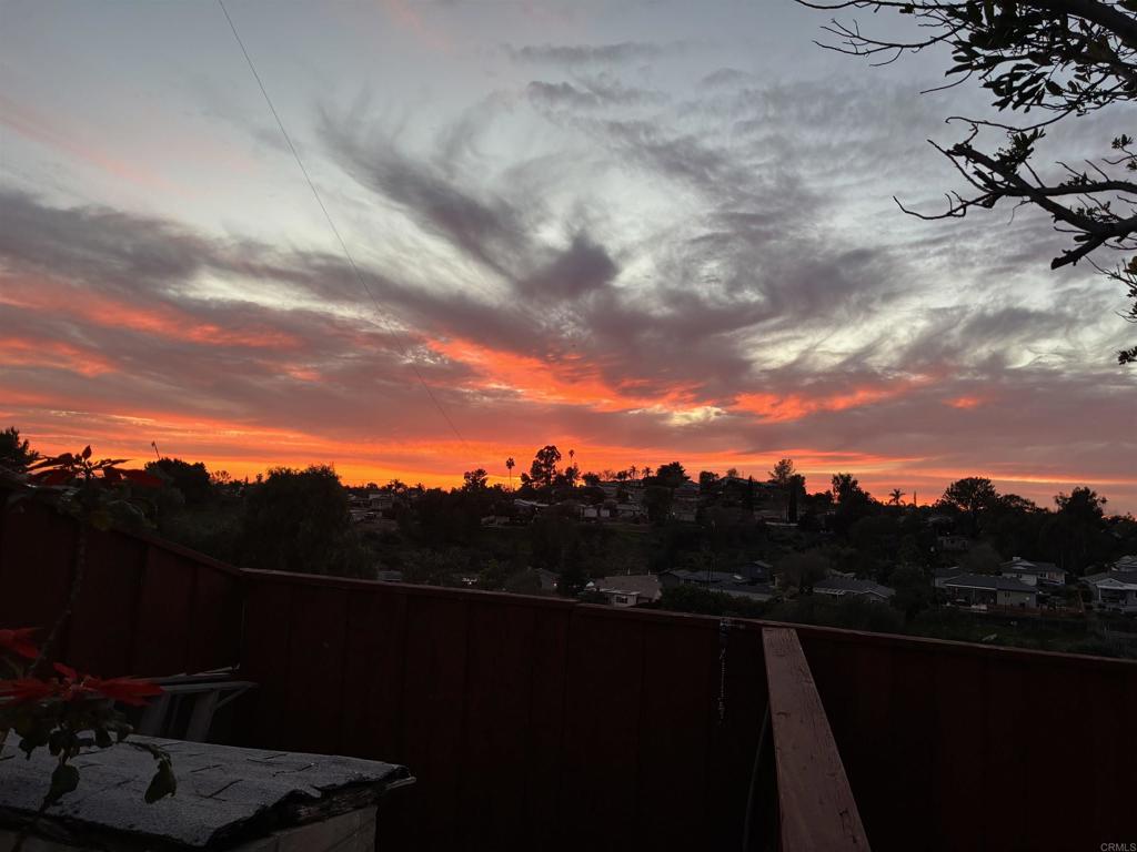 https://media.crmls.org/mediaz/01b07323-582e-46e2-8367-8061ab0b08c4.jpg?preset=X-Large