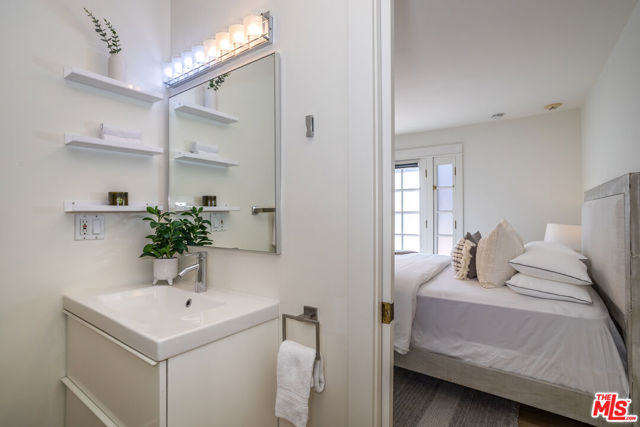 1622 N Orange Grove Avenue, Los Angeles CA: https://media.crmls.org/mediaz/01b08acb-86be-42d8-8193-3472a0f0dab0.jpg