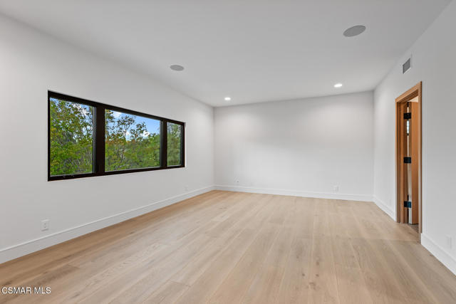 4199 Woodlane Court, Westlake Village CA: https://media.crmls.org/mediaz/01b09514-55e5-4f63-b929-663dfec0dcdb.jpg