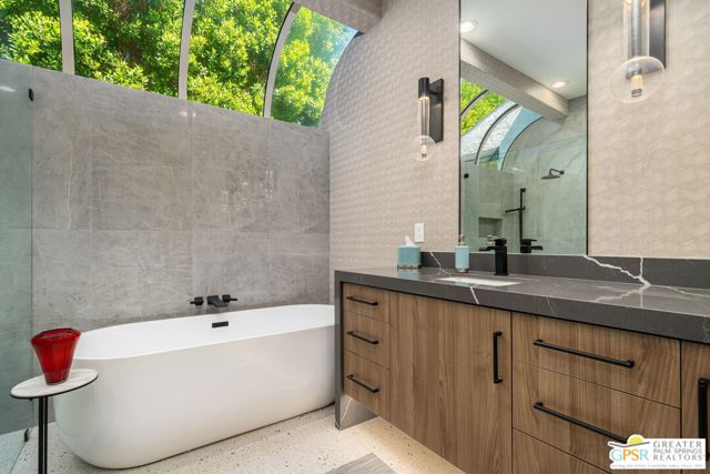 30 Mayfair Drive, Rancho Mirage CA: https://media.crmls.org/mediaz/01b16c1c-6b94-4cc4-a07e-713ae44dc91d.jpg