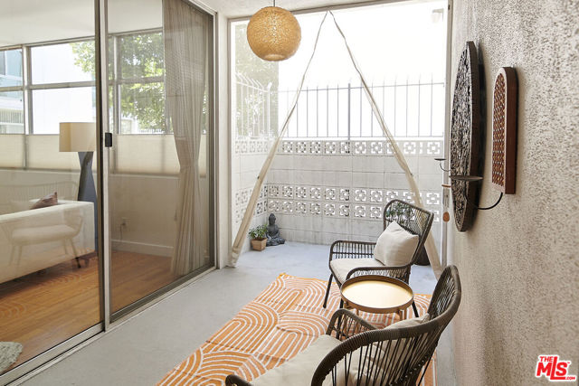 7960 Selma Avenue, Los Angeles CA: https://media.crmls.org/mediaz/01b1ab87-542e-4192-99a7-14a9045ef00e.jpg