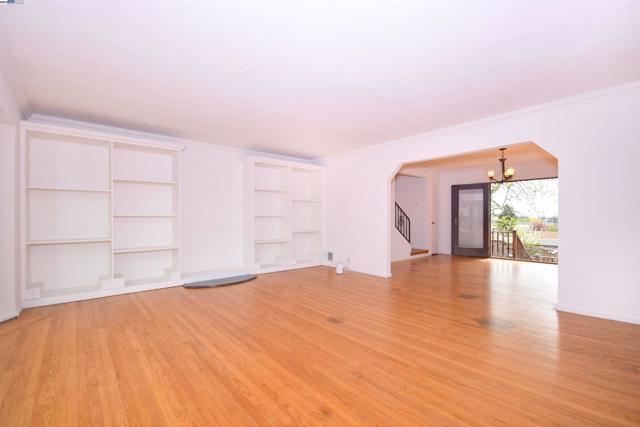22813 2Nd St, Hayward CA: https://media.crmls.org/mediaz/01b1cfc5-1769-4ece-b2d5-5782ccea7270.jpg