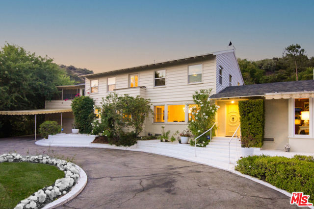 7917 Woodrow Wilson Drive, Los Angeles CA: https://media.crmls.org/mediaz/01b2932e-58cd-4f17-b435-7137fc7a3e28.jpg