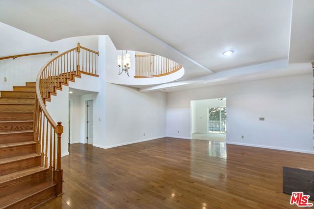 4521 Don Timoteo Drive, Los Angeles CA: https://media.crmls.org/mediaz/01b2a039-92fd-4eab-b8ab-307affd219dc.jpg