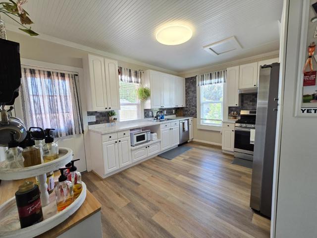 38 Monterey Street, San Juan Bautista CA: https://media.crmls.org/mediaz/01b2a06c-35da-4bf2-8f1f-f0e3d1f76836.jpg