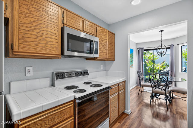 1182 Tivoli Lane, Simi Valley CA: https://media.crmls.org/mediaz/01b35430-7de1-42b4-9643-7739d4f186c7.jpg