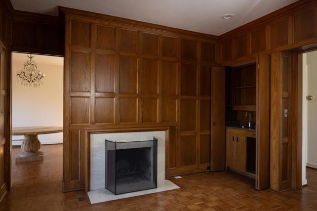 2416 Bay View Avenue, Carmel CA: https://media.crmls.org/mediaz/01b36ba1-5cad-43ed-9eb2-b70216630d48.jpg