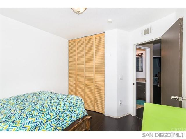 30478 Sierra Madre Drive, Temecula CA: https://media.crmls.org/mediaz/01b3aa68-197c-4a51-9268-47f19275daab.jpg