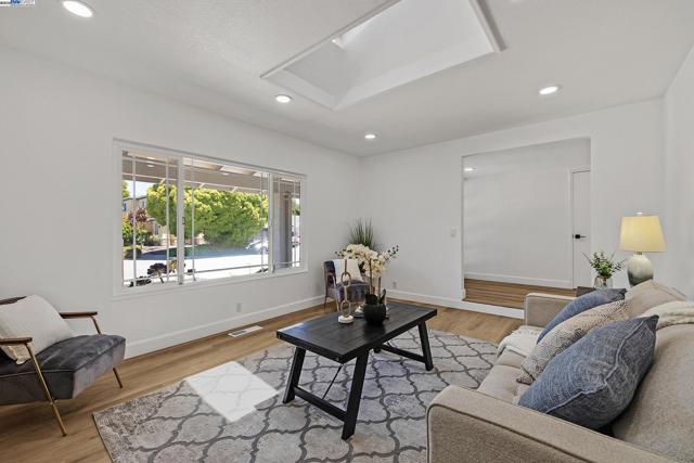 4227 Becerra Dr, Fremont CA: https://media.crmls.org/mediaz/01b44512-db29-43f0-99cf-10fbf13b41f1.jpg