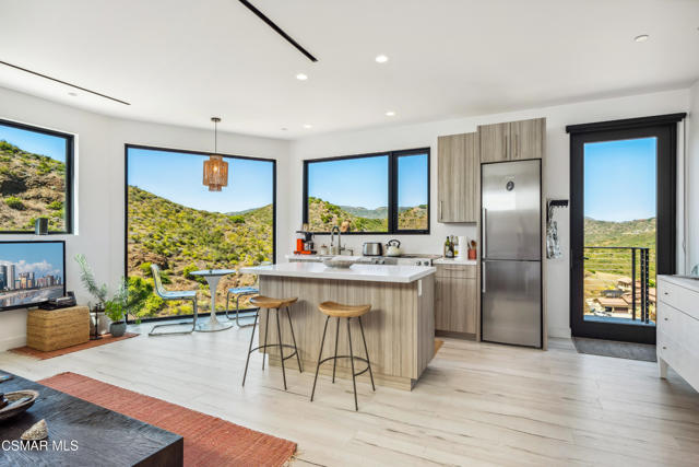 33433 Decker School Road, Malibu CA: https://media.crmls.org/mediaz/01b479da-fd5a-4684-aaff-5108a54b6513.jpg
