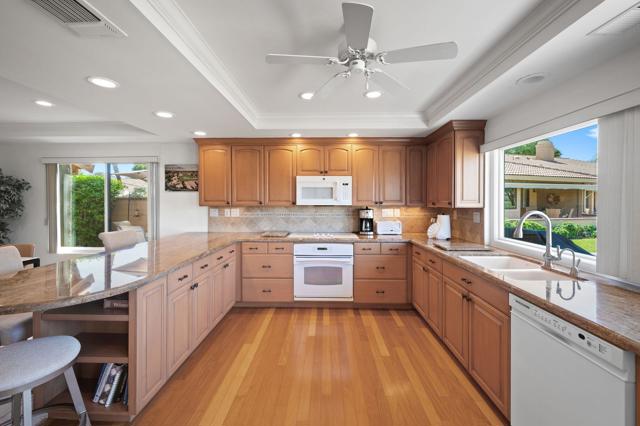 38 Conejo Circle, Palm Desert CA: https://media.crmls.org/mediaz/01b4c374-2611-4c1f-b61e-f25f649a62f8.jpg