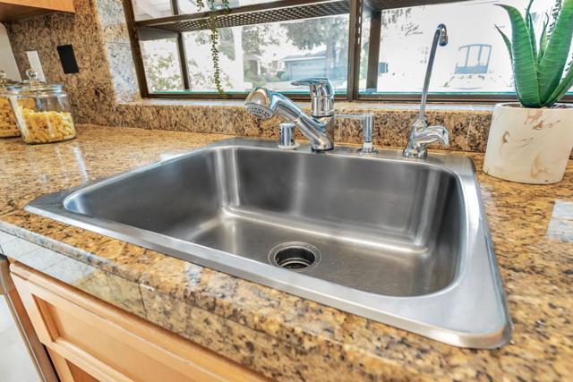 171 E Creek Drive, Menlo Park CA: https://media.crmls.org/mediaz/01b539f7-089a-4bb3-ba5e-87ac9333c1bd.jpg