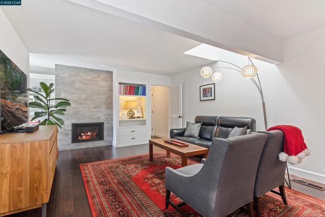 5 Doral Dr, Moraga CA: https://media.crmls.org/mediaz/01b55e1f-3a27-4b5d-8686-4edbe8650c37.jpg