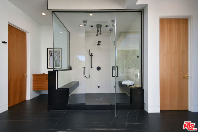 4544 Woodley Avenue, Encino CA: https://media.crmls.org/mediaz/01b5783d-c85e-4821-84dd-7babef7dc327.jpg