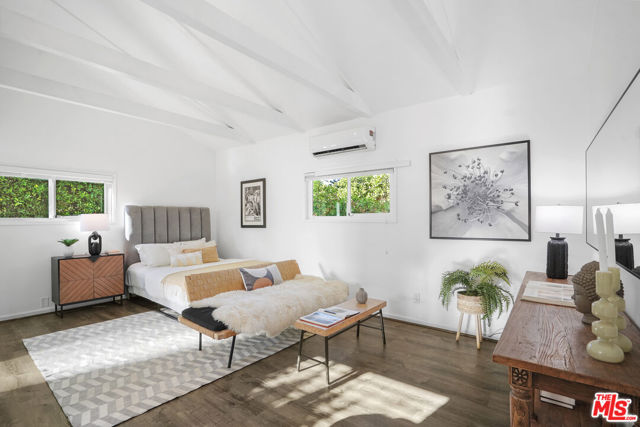 6002 Jumilla Avenue, Woodland Hills CA: https://media.crmls.org/mediaz/01b59eeb-570f-438d-90ec-3f35ad1adac4.jpg