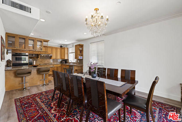 1450 S Beverly Drive, Los Angeles CA: https://media.crmls.org/mediaz/01b59ff4-d9a0-4e47-9a73-6255c7f968ec.jpg