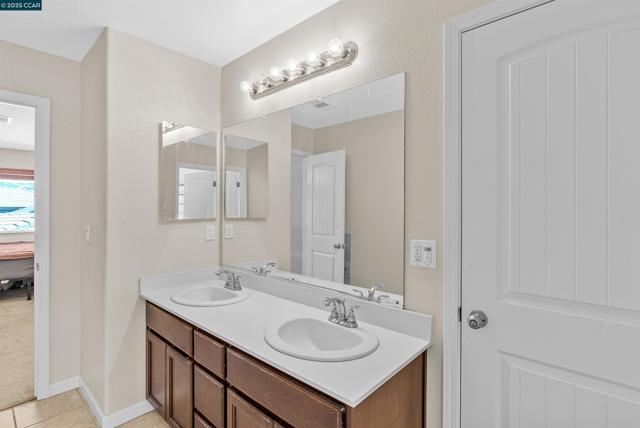 3826 Danbury Way, Fairfield CA: https://media.crmls.org/mediaz/01b5e5ff-3aa9-40be-8c95-bf9ab61882a8.jpg