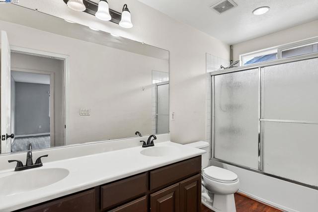1906 Wilson Ct, Antioch CA: https://media.crmls.org/mediaz/01b60285-5cda-4ac6-a0ea-a5111fdb58c8.jpg