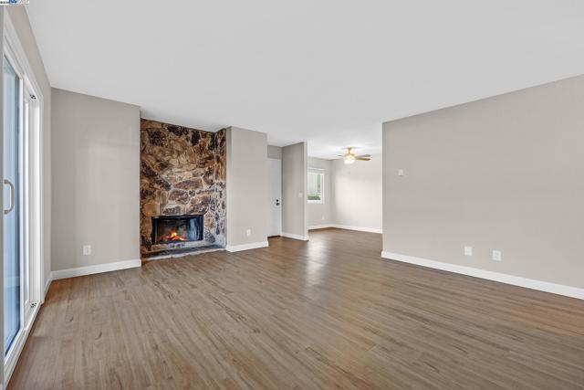 394 Caliente Dr, San Leandro CA: https://media.crmls.org/mediaz/01b64f71-83a9-4316-a4c5-7b6fc4ab0b64.jpg