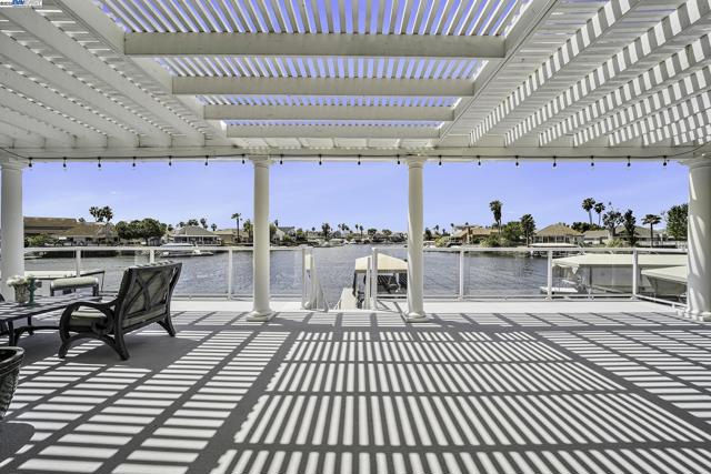 4892 South Pt, Discovery Bay CA: https://media.crmls.org/mediaz/01b65a0b-2fea-43d4-909c-403ed5143775.jpg