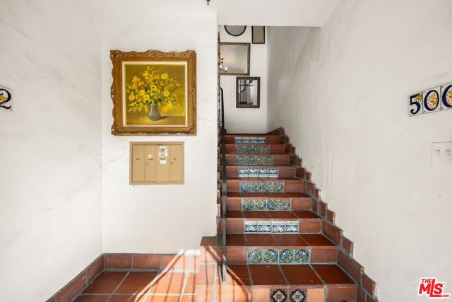 500 N Genesee Avenue, Los Angeles CA: https://media.crmls.org/mediaz/01b6e9ec-54ba-46ab-b3be-5c27b7926ee9.jpg