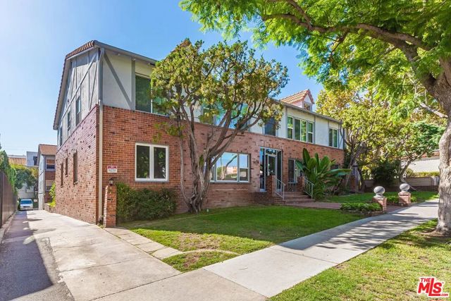 1429 Havenhurst Drive, West Hollywood CA: https://media.crmls.org/mediaz/01b6fb70-4f67-40bf-8c94-6d0758104def.jpg