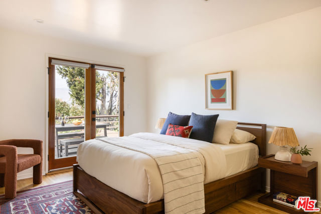 4825 Glenalbyn Drive, Los Angeles CA: https://media.crmls.org/mediaz/01b7218c-4513-4ffc-8fae-c0966e521554.jpg