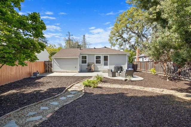 3755 Bay Road, Menlo Park CA: https://media.crmls.org/mediaz/01b731c1-ed4a-4394-8785-c8b0d4e7d227.jpg