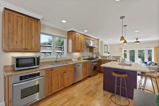 372 Bluefish Court, Foster City CA: https://media.crmls.org/mediaz/01b745d4-6ac7-4545-b8dc-92df016db0ce.jpg