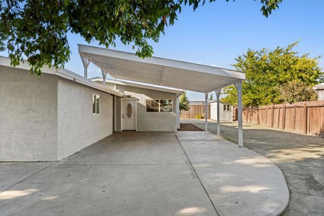 2887 Fordham Street, East Palo Alto CA: https://media.crmls.org/mediaz/01b75ece-049b-4b70-a31e-cd7fda2c5cf2.jpg