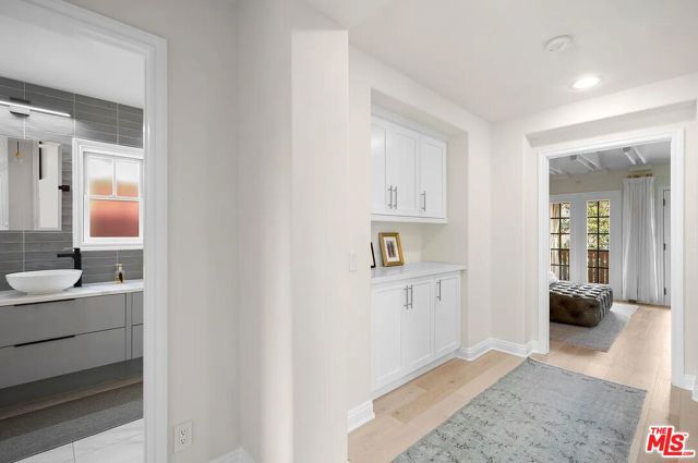 2584 Bungalow Place, Corona del Mar CA: https://media.crmls.org/mediaz/01b764b2-64a5-49bc-80f1-17e647447a5d.jpg