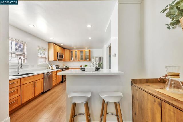 941 45Th St, Oakland CA: https://media.crmls.org/mediaz/01b7edf5-f9d1-4afd-aab9-ee8881a3b10c.jpg